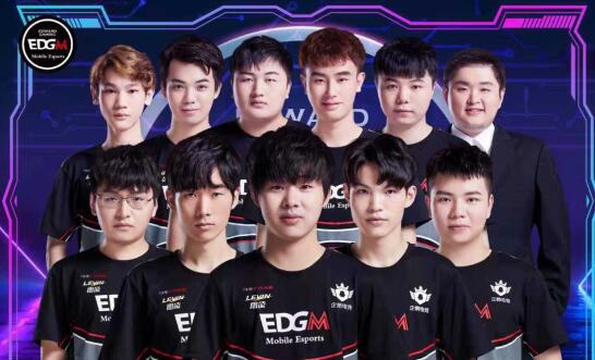 制定严格的 制定严格的